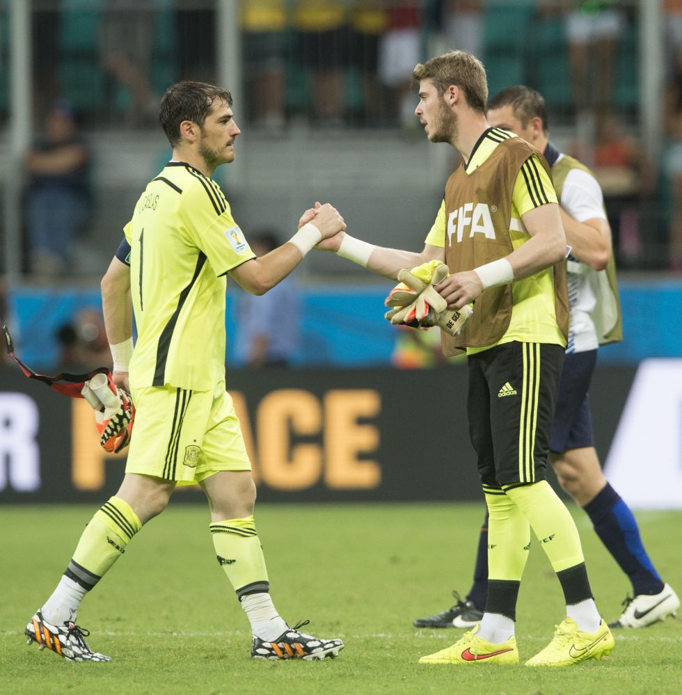 الضغط يزداد على الحارس كاسياس بعد خطأ جديد