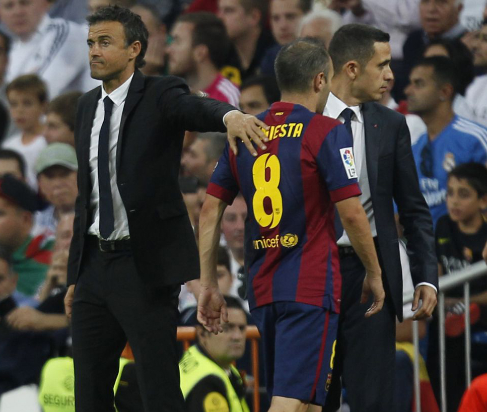 انيستا يغيب عن برشلونة بسبب اصابة في الساق