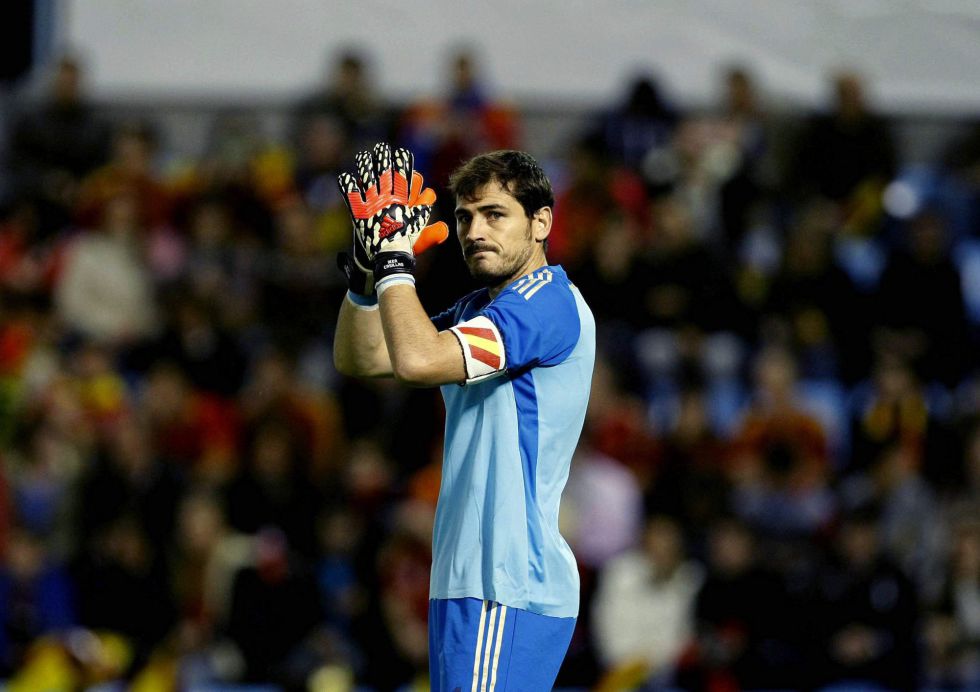 كاسياس ضمن اللائحة المختصرة لحراس المرمى ضمن تشكيلة الفيفا لعام 2014