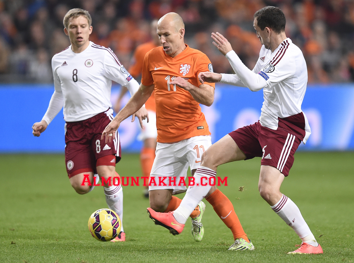 هولندا تسحق لاتفيا بسداسية ضمن تصفيات اوروبا وتخفف الضغط عن هيدنيك