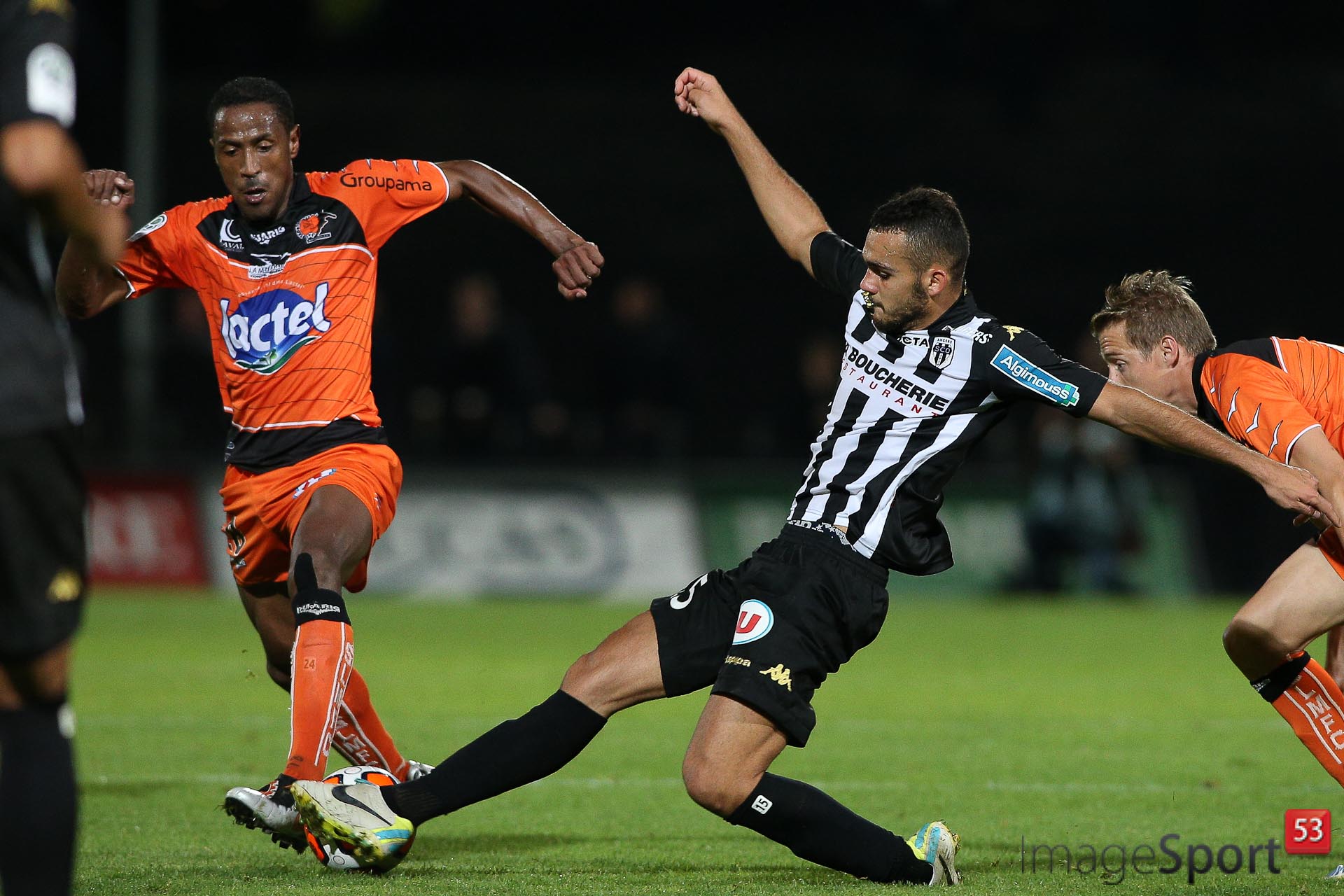 علا يواصل التوهج والتهديف مع لافال