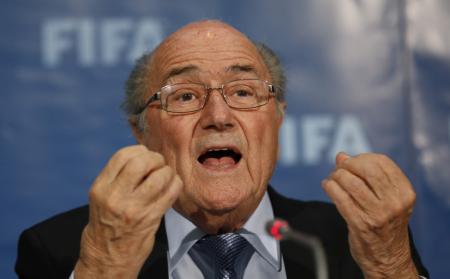 بلاتر يتطلع لنجاح جديد في 2015 بعد النجاة من صراعات 2014