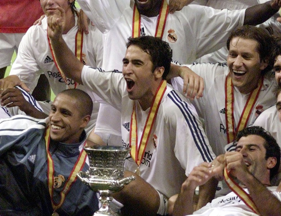 اسطورة اسبانيا وريال مدريد راوول يعتزل اللعب الشهر المقبل