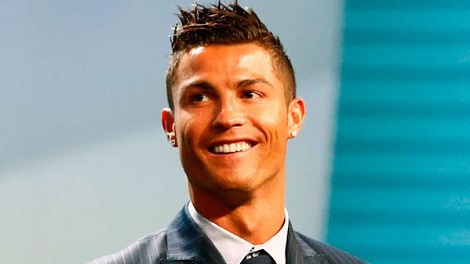 ريال مدريد يرتب لتكريم نجمه رونالدو