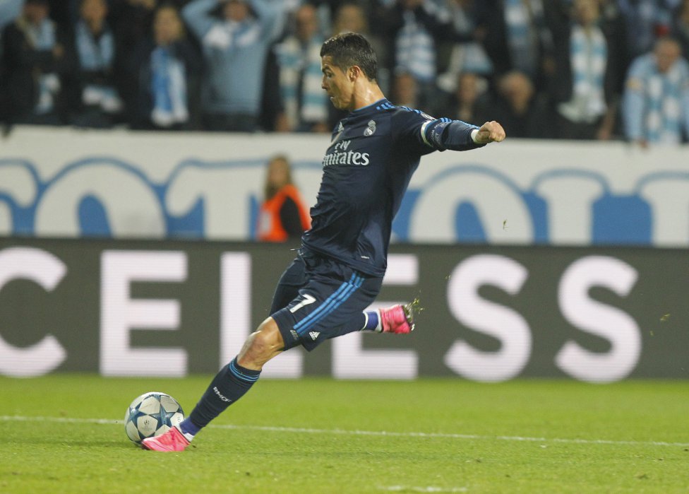 آلان شيرار يتغنى بغزارة كريستيانو رونالدو التهديفية