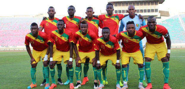 غينيا تهزم الجزائر قبل ملاقاة المغرب