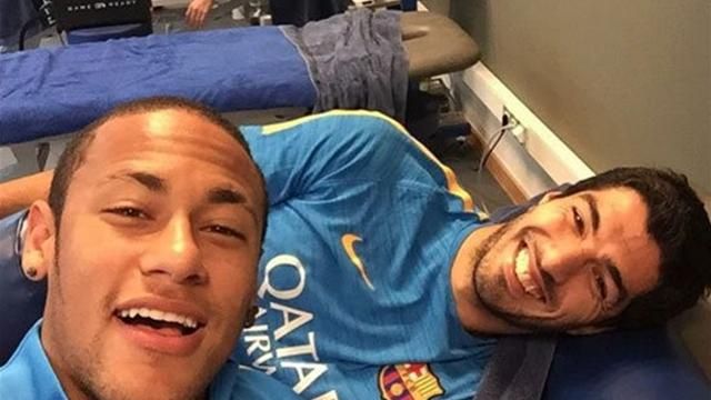صورة - نيمار: سيلفي والمصابين خلفي