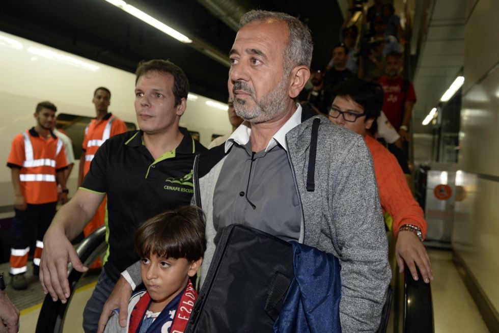 اللاجئ السوري الذي عرقلته مجرية يضع قدما على سلم التدريب في إسبانيا