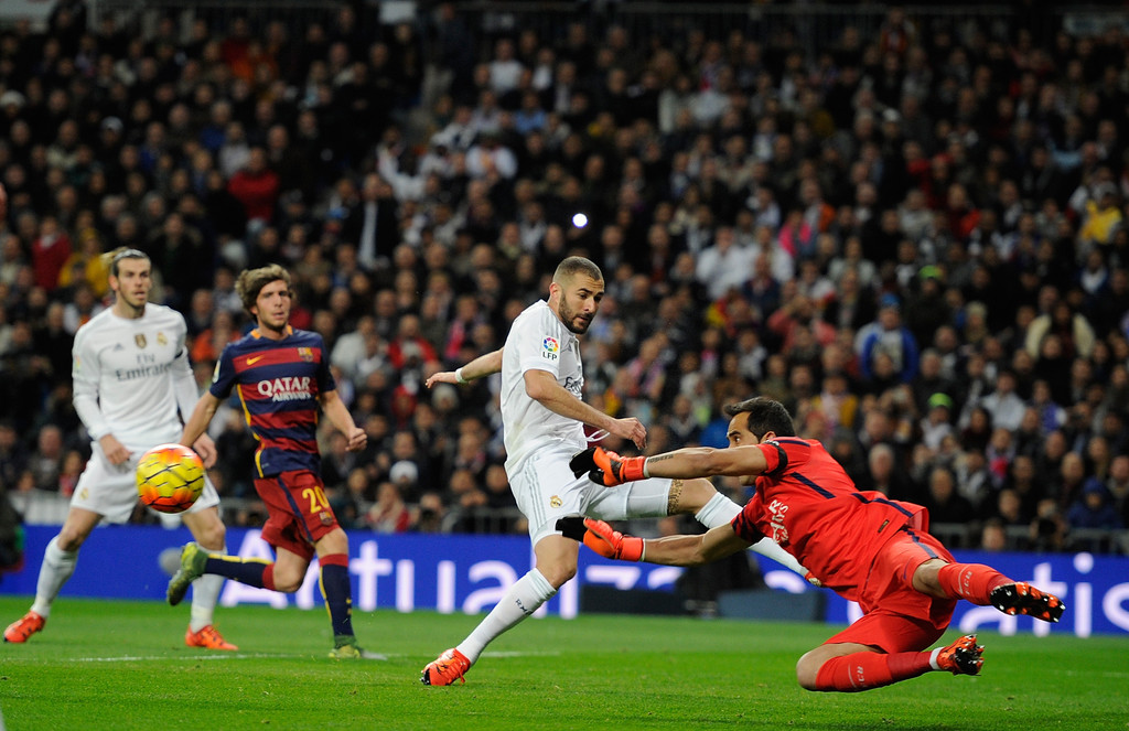 بنزيمة يعلق على حادثة بصقه أثناء عزف النشيد الفرنسي في الكلاسيكو