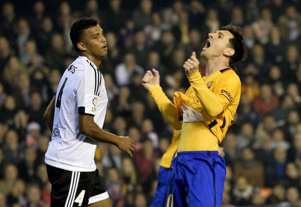 فالنسيا يوقف سلسلة انتصارات برشلونة بتعادل قاتل