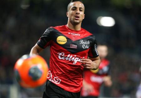 رشيد عليوي.. أفضل مهاجم بالليغ2