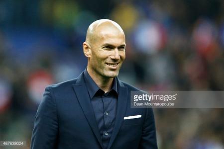 زيدان يدافع عن بنزيمة