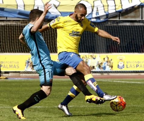 الزهر يتخلى عن الصدارة بإشبيلية