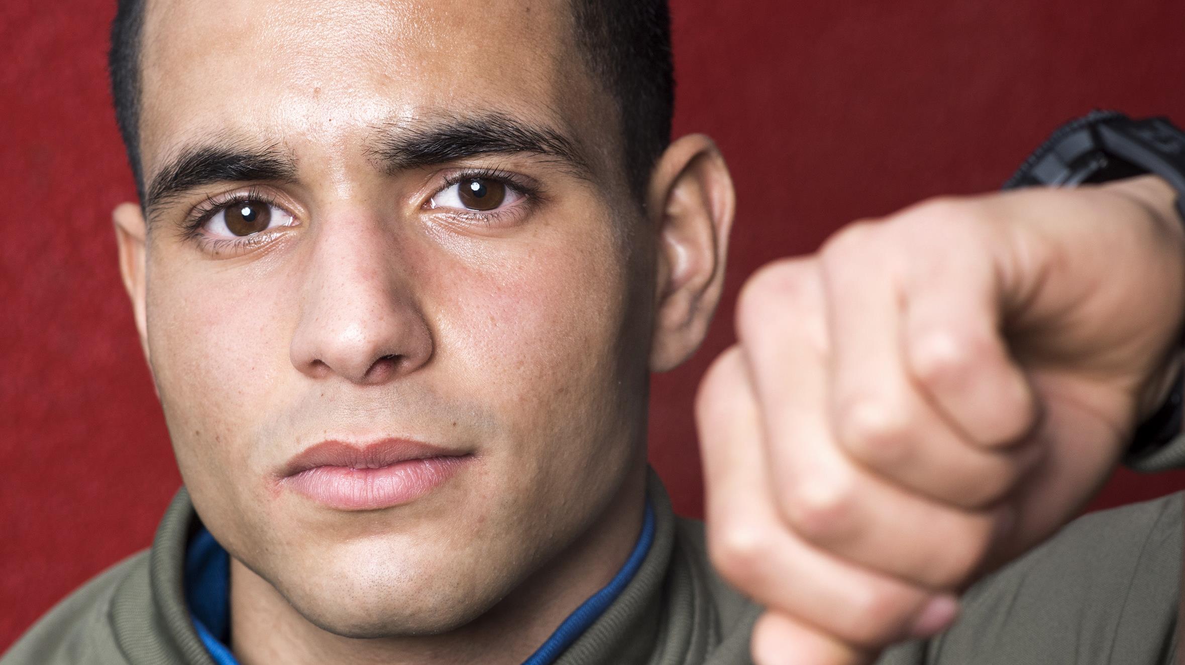 العزوزي يرسل شهده الرابع