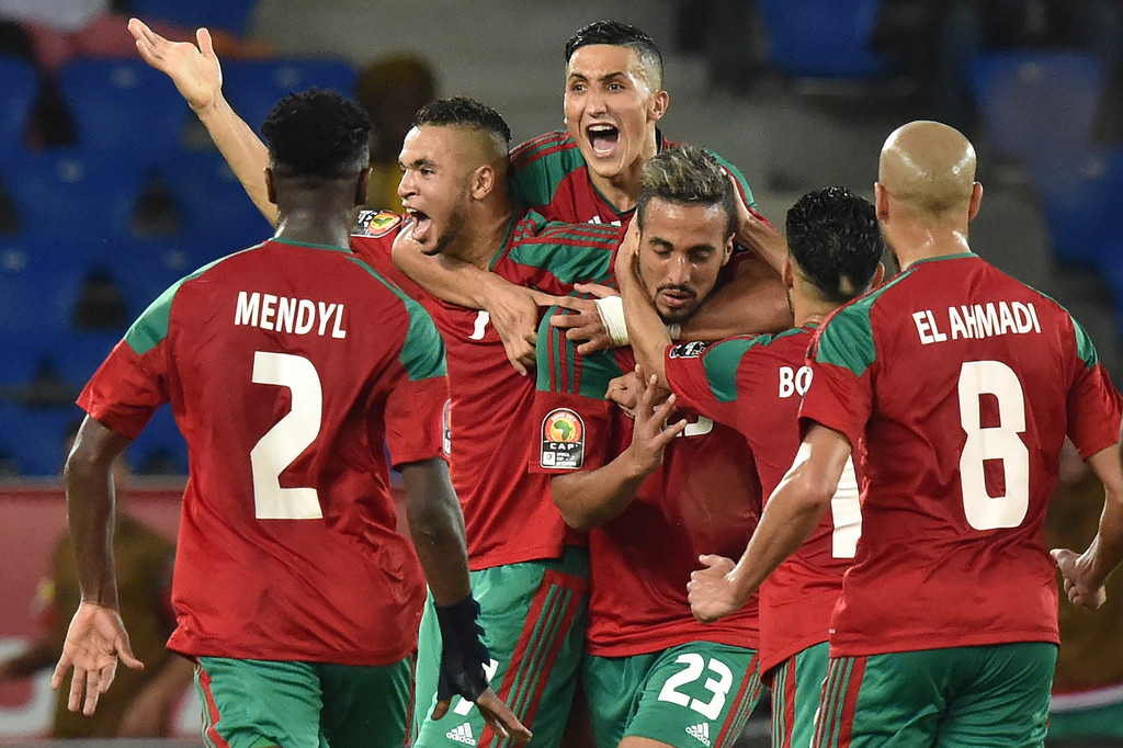 الأسطورة هنأ الأسود بوصولهم لدور الربع