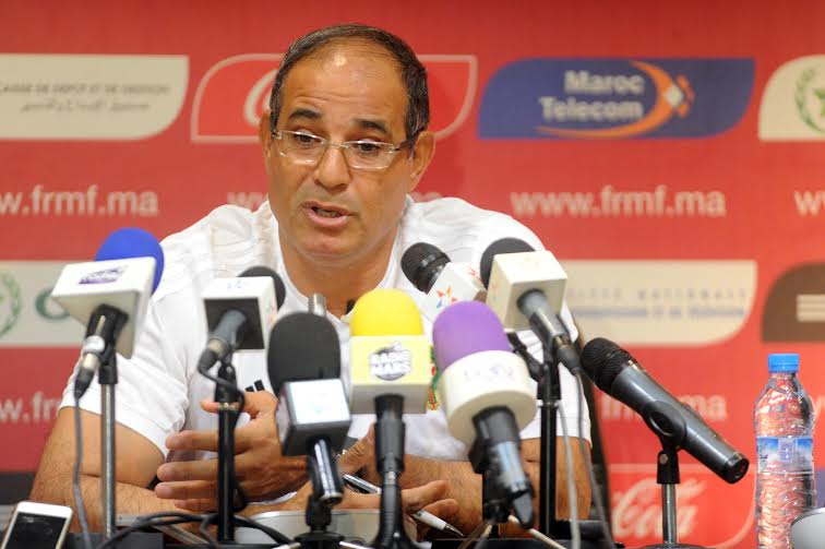 الزاكي: هل يريدون أكل الثوم بفمي؟