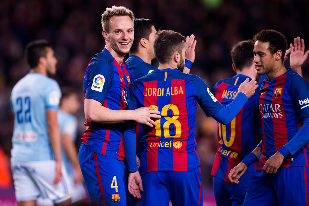 راكيتيتش يمدد عقده مع برشلونة