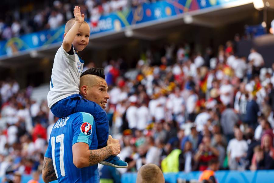 بالصورة هامسيك يكشف عن أسباب السماح لأولاده بالتصوير مع رونالدو