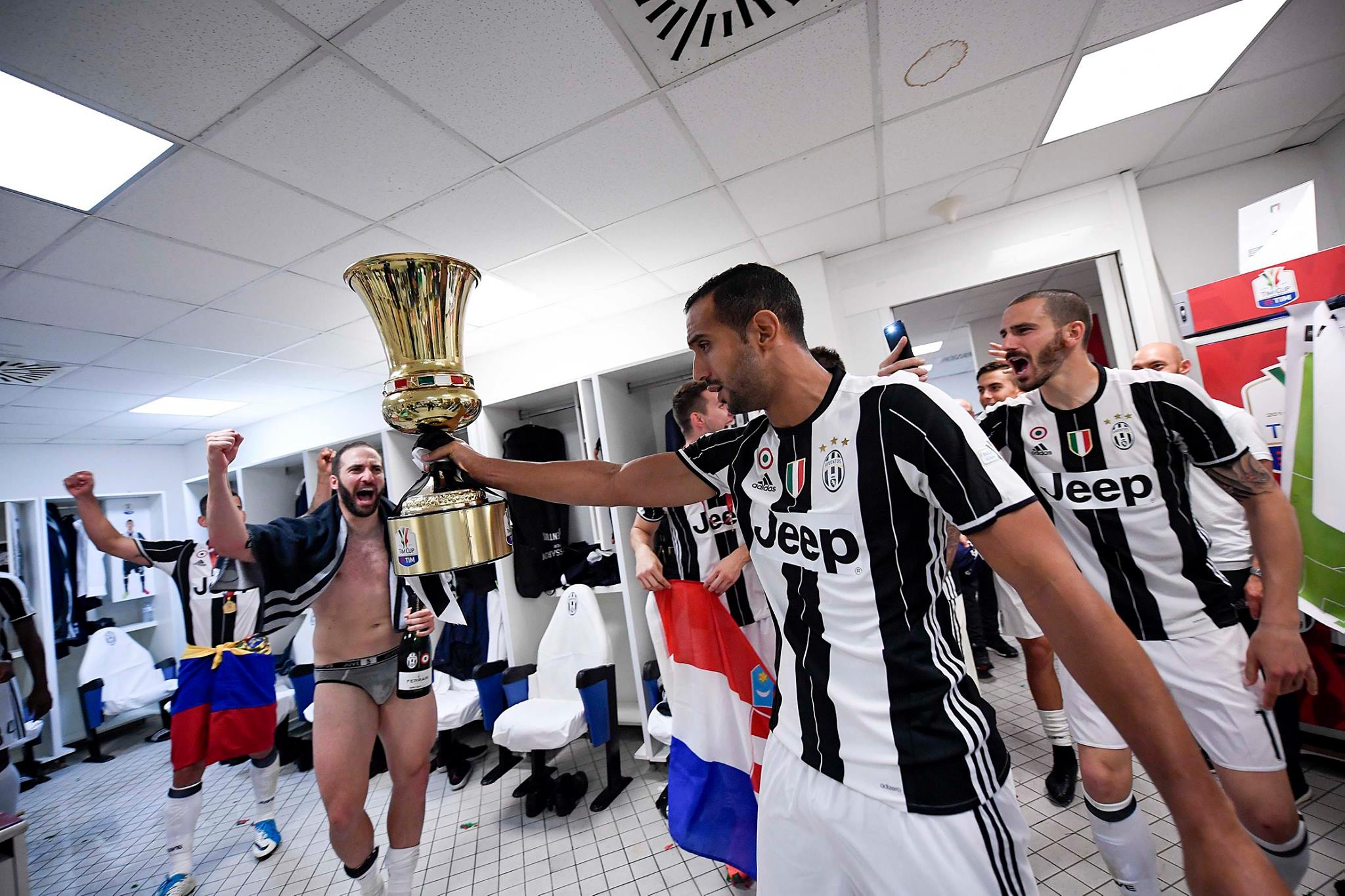 بنعطية يجلس على عرش الكرة الإيطالية