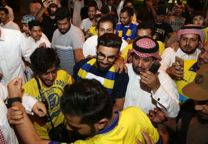 فوزير غائب ولكرو احتياطي مع النصر