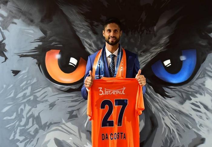 داكوسطا غادر عصبة الأبطال