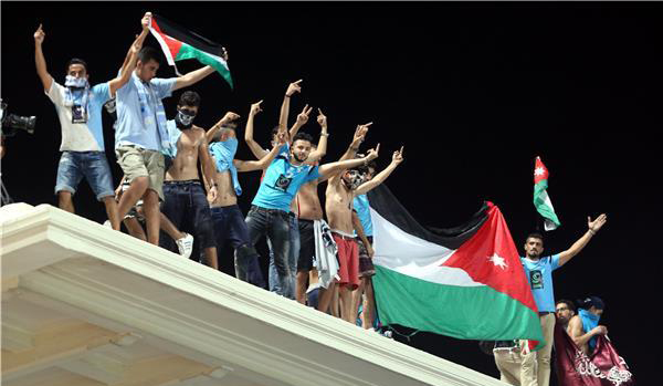 الشرطة المصرية تخلي سبيل 38 مشجعا أردنيا بعد شغب في الاسكندرية