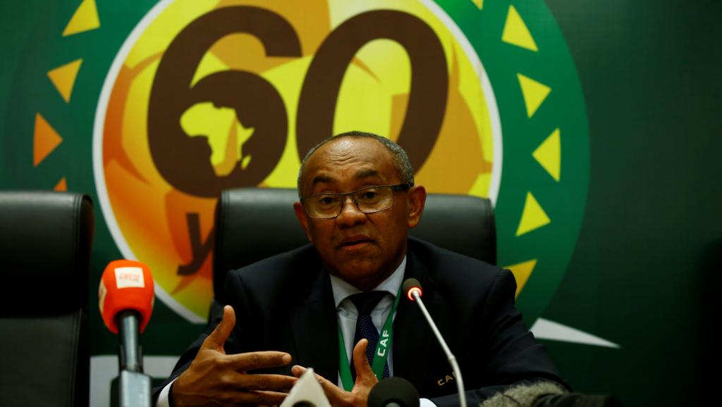 أمم افريقيا 2019: رئيس الكاف يعتمد سياسة العصا والجزرة مع الكاميرون