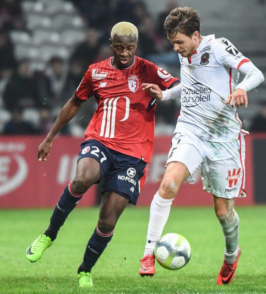 منديل قدم أولى الإشارات لمدربه الجديد