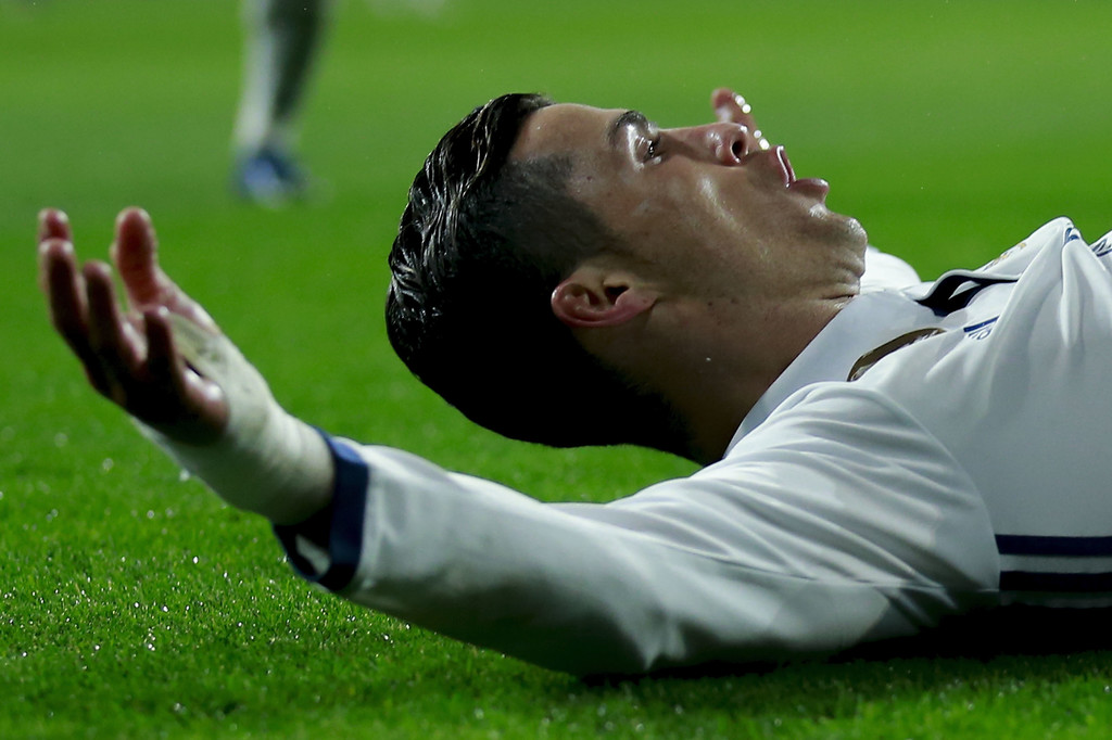 رونالدو يستنجد بمانشستر يونايتد