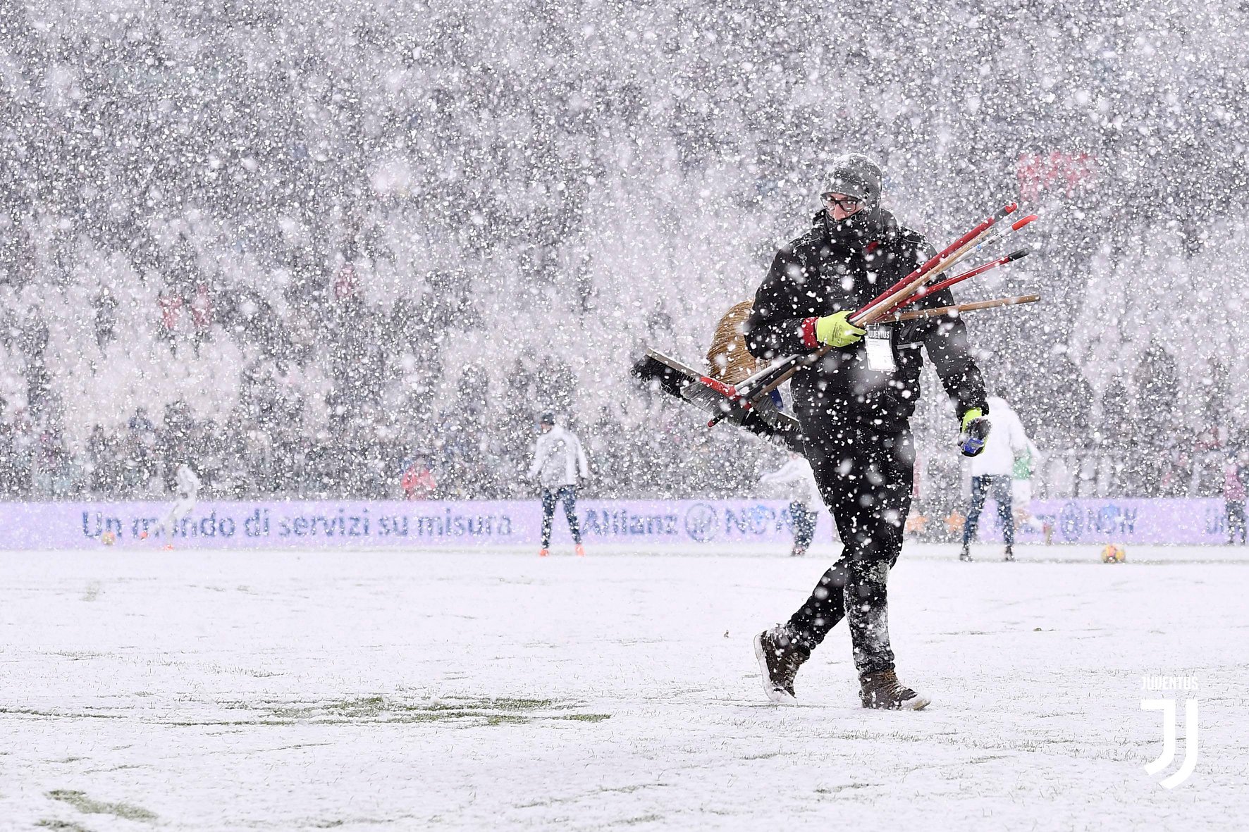 بطولة ايطاليا: الثلوج تؤجل مباراة بنعطية