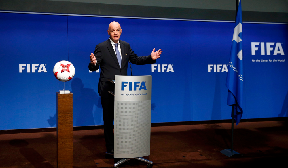 انفانتينو يدعو لفصل السياسة عن كرة القدم في علاقة السعودية وإيران