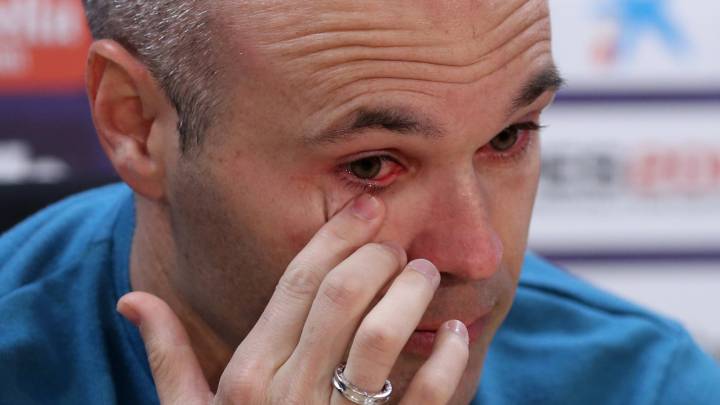 إنييستا يعلن رحيله عن برشلونة في نهاية الموسم