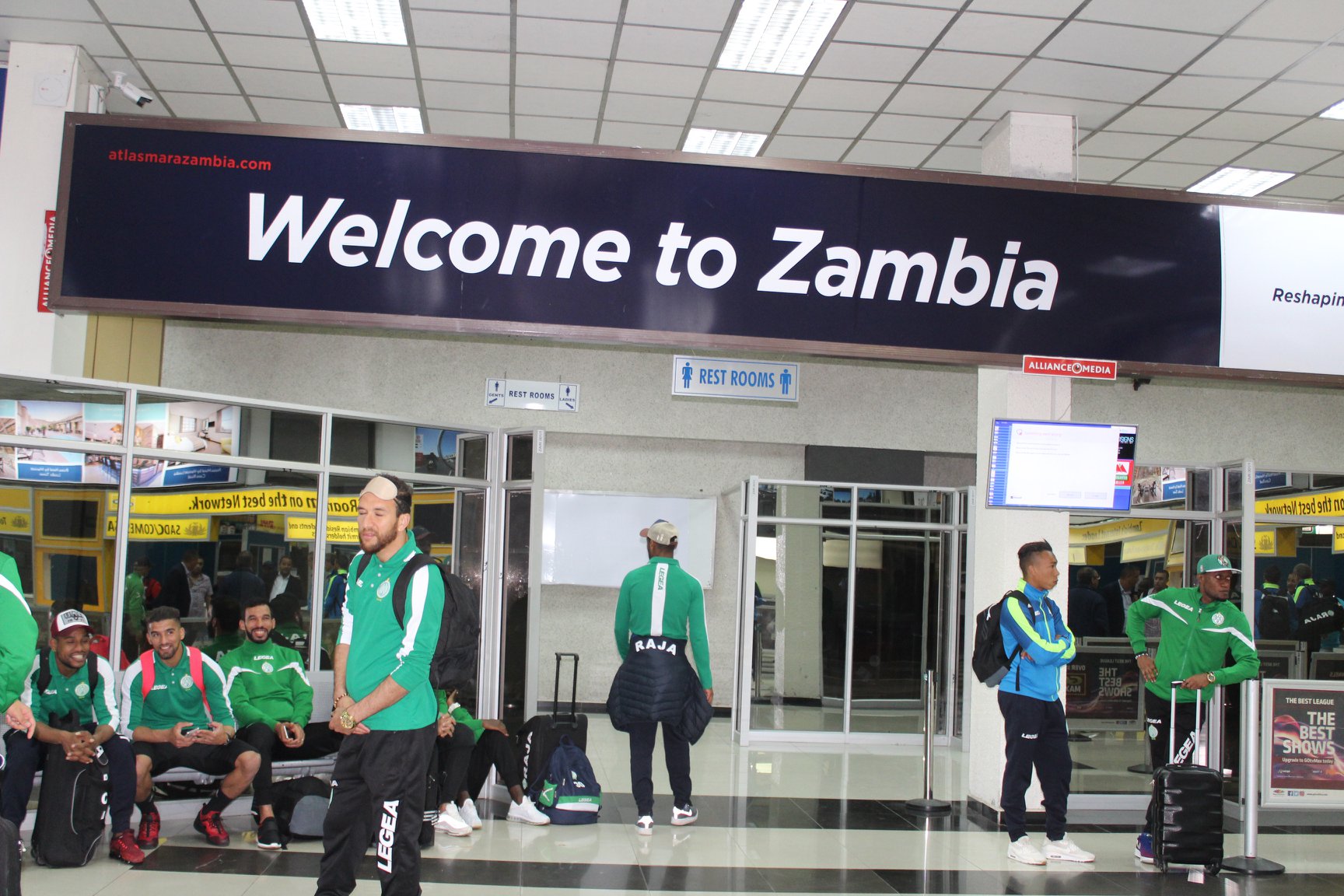 بالصور.. وصول بعثة الرجاء البيضاوي لزامبيا