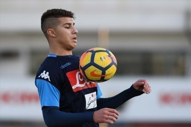 مشاش يتسبب في مشكل  يعجل بمغادرته نابولي