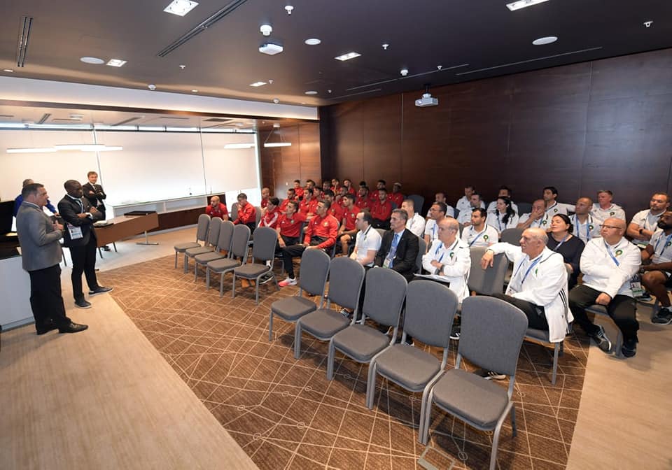 وفد من اللجنة المنظمة يعقد اجتماعا ببعثة المنتخب المغربي