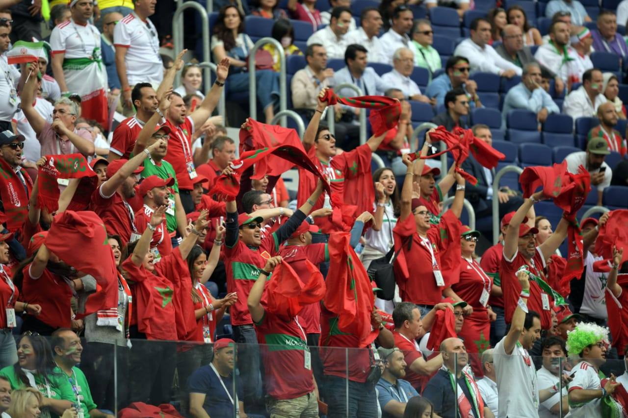 هنا موسكو: الجامعة توزع التذاكر والأقمصة على المشجعين