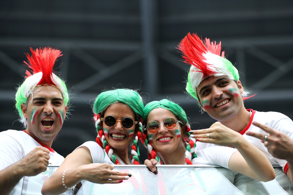ايران تسمح للنساء بدخول الملاعب وسط حمى كأس العالم