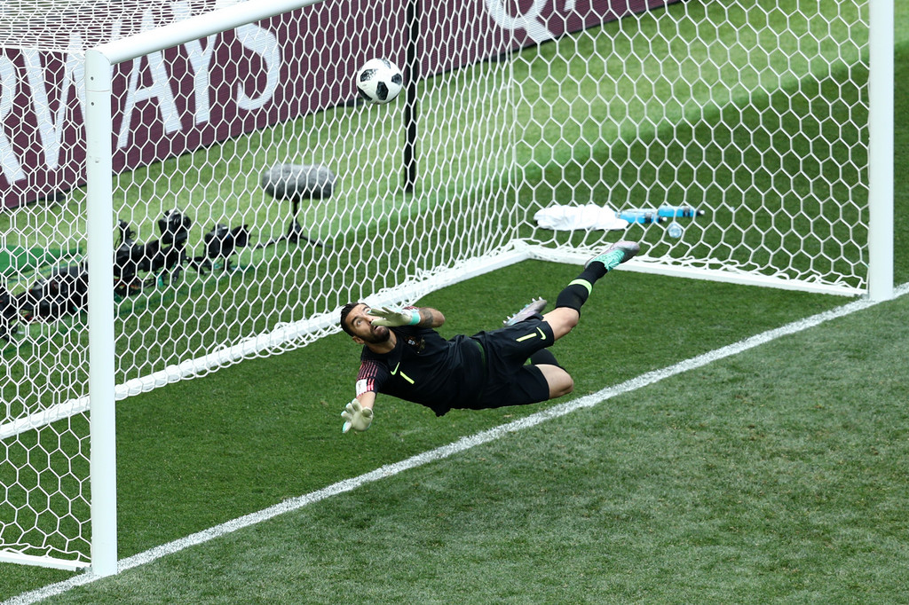 سانطوس يعترف: اشكر الحارس والخصم أجبرنا على الدفاع