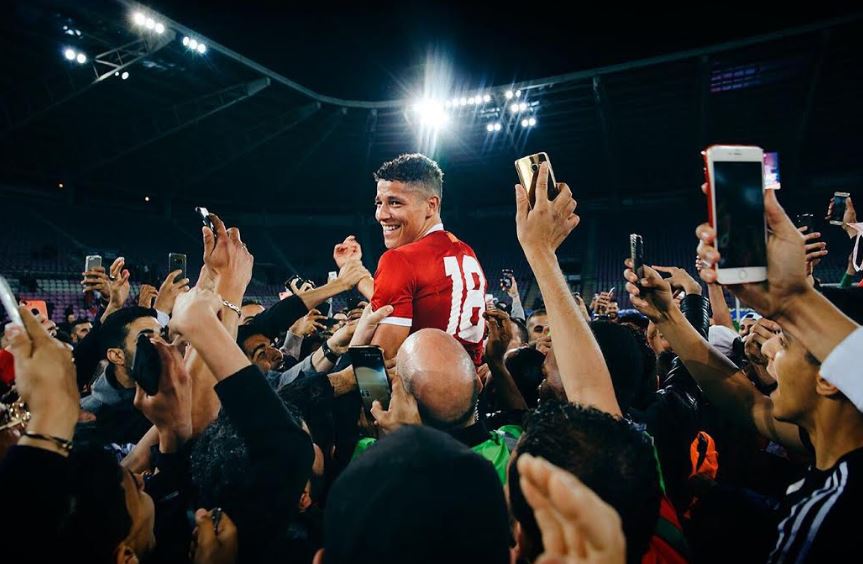 أمين حارث على الأكتاف