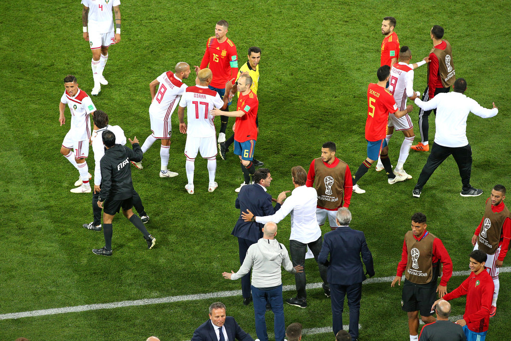 الفيفا تضرب بقوة وتعاقب لقجع، أمرابط، بوميل والجمهور