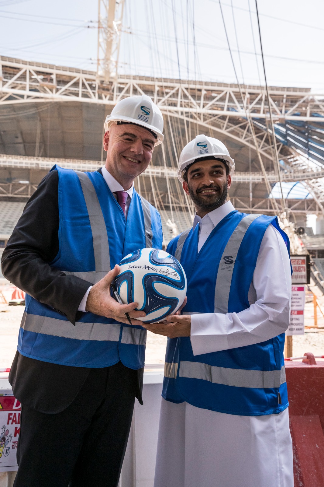 رئيس الفيفا يشيد بتحضيرات قطر لمونديال 2022