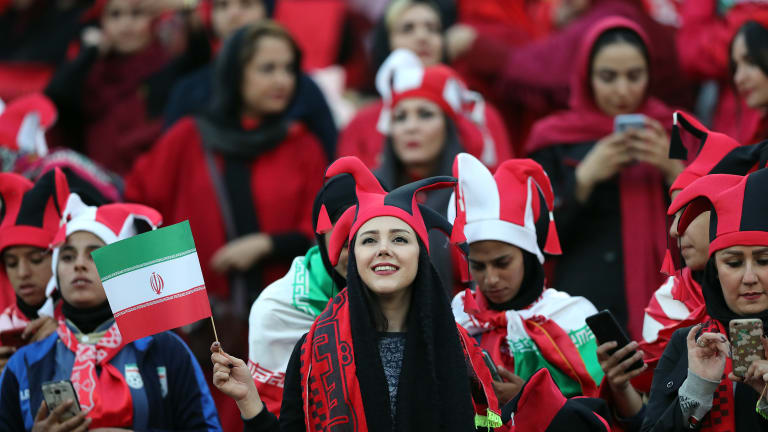 حضور ألف امرأة مباراة كرة قدم في إيران