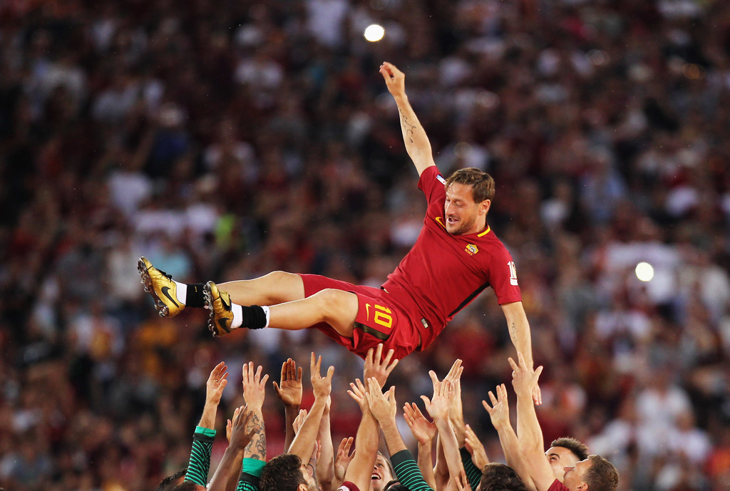 روما يكرم طوتي قبل مواجهة ريال مدريد