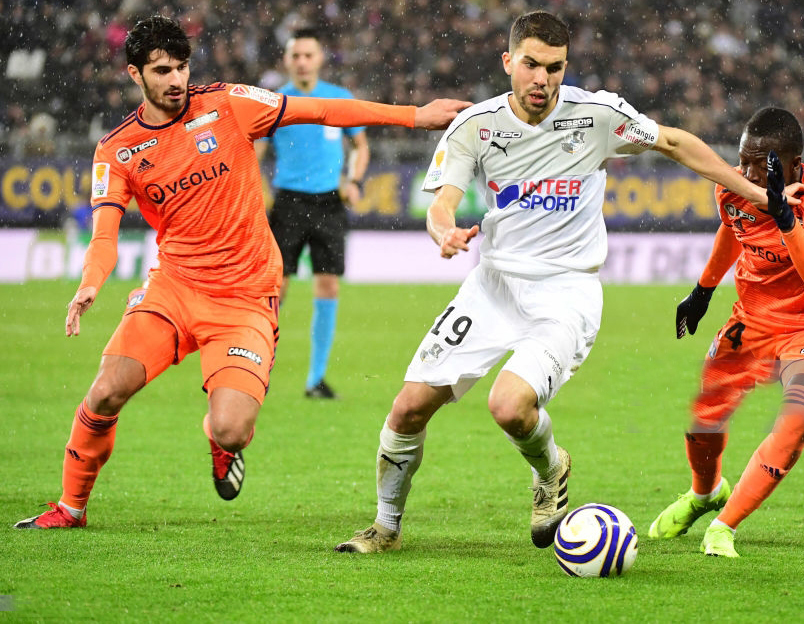 الحجام يغادر العصبة أمام ليون