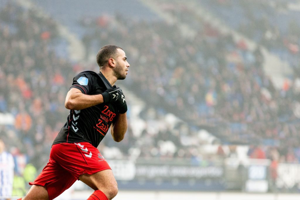 طنان يخطف الأضواء