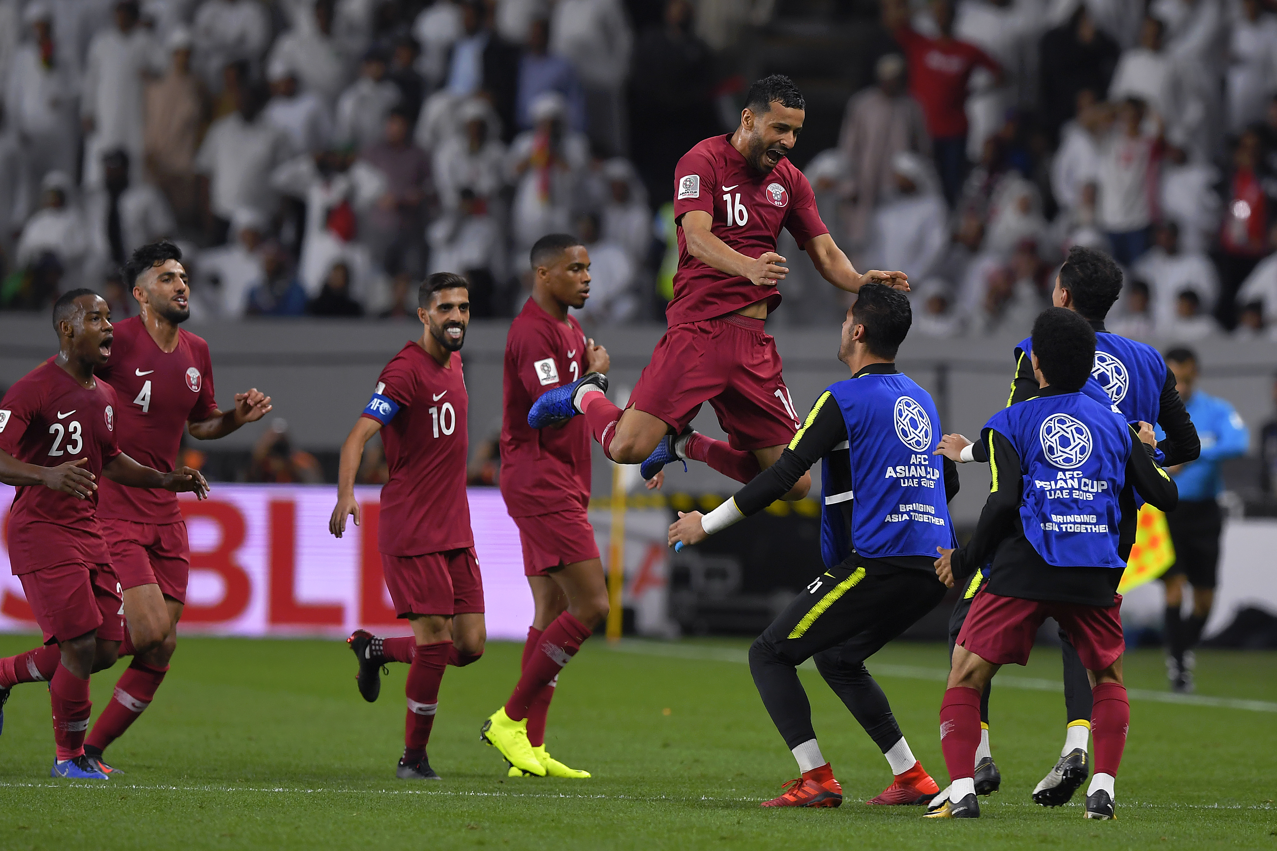 كأس آسيا.. قطر تفوز على الامارات وتبلغ النهائي