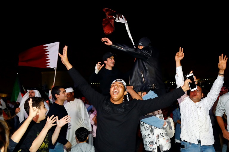 احتفالات صاخبة في قطر بعد الفوز على الإمارات