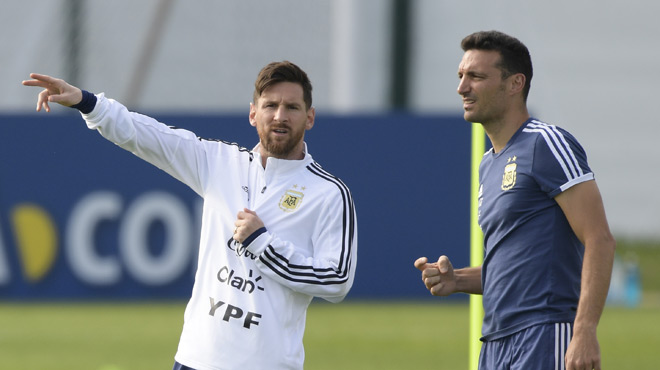 مدرب الأرجنتين يزيد الشكوك حول مشاركة ميسي أمام المنتخب المغربي