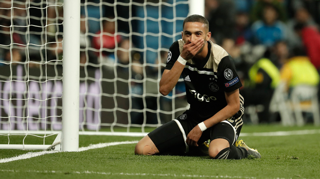 هذا ما يجعل زياش ألمع الأسود بأوروبا