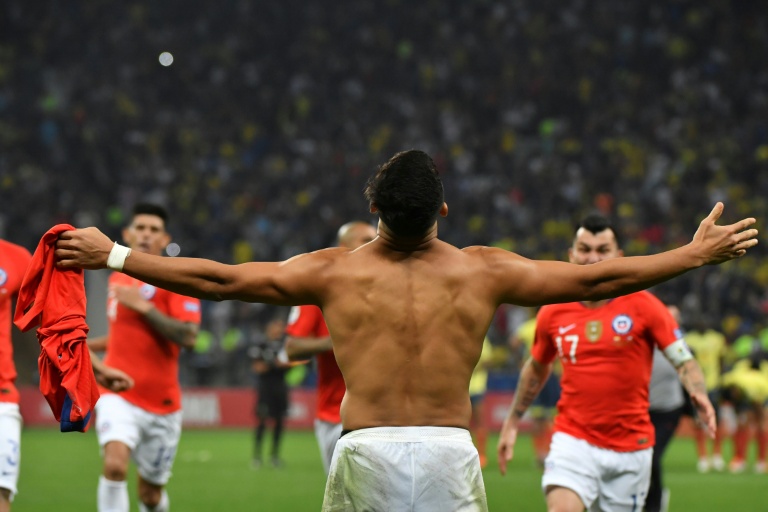 تشيلي تتخطى كولومبيا بركلات الجزاء وتبلغ نصف النهائي